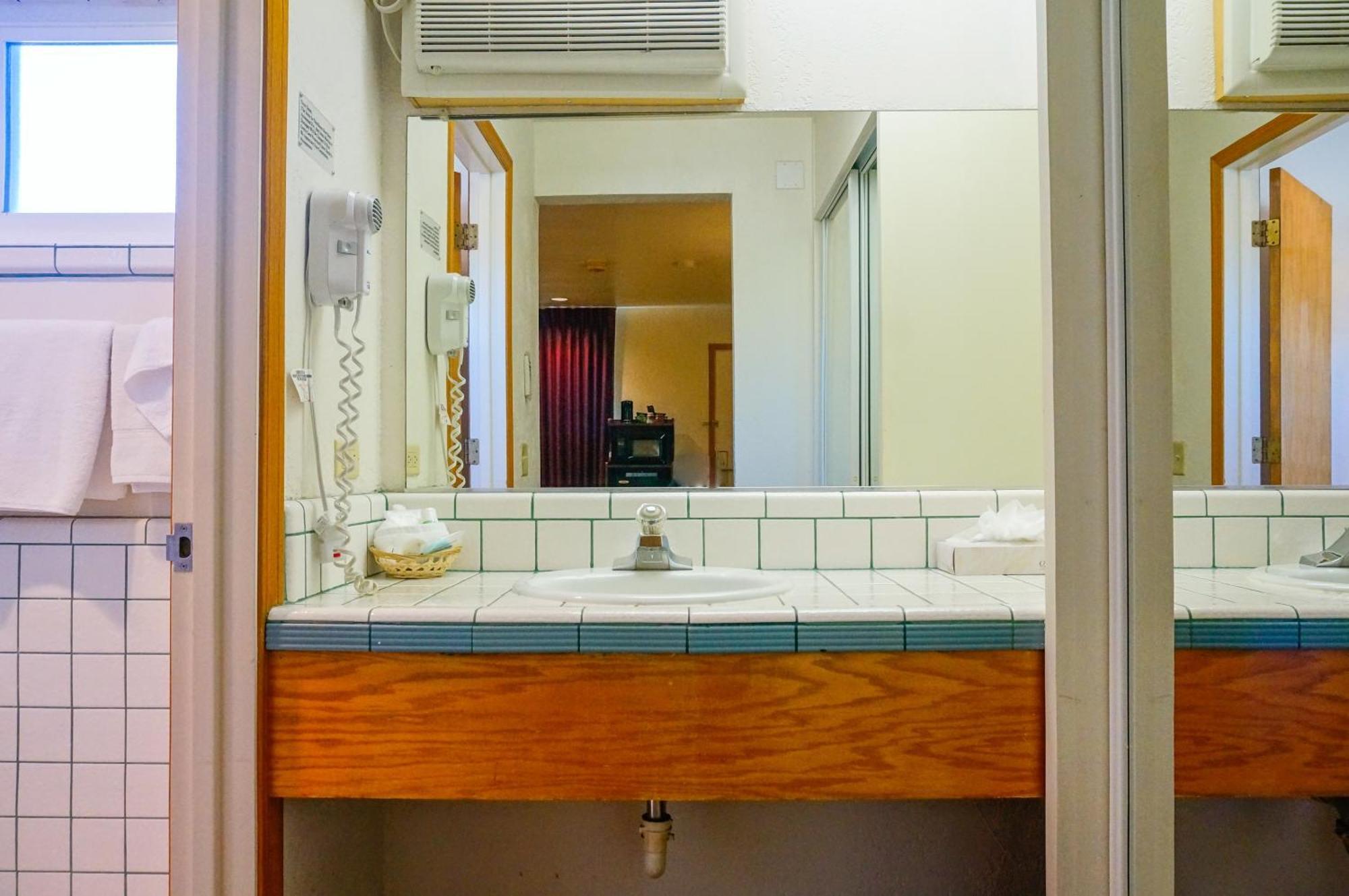 Lamplighter Inn & Suites San Luis Obispo Habitación foto